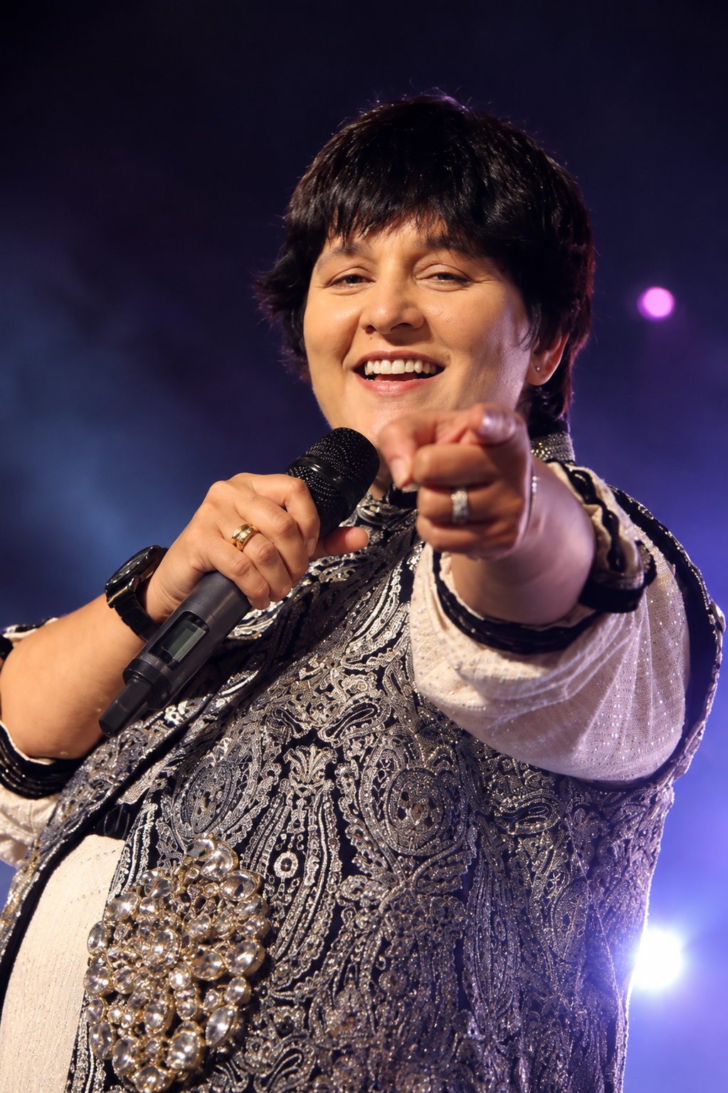 Falguni Pathak, Singer & Performer
